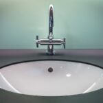 7 Étapes Clés pour Installer un Nouveau Lavabo dans votre Salle de Bain