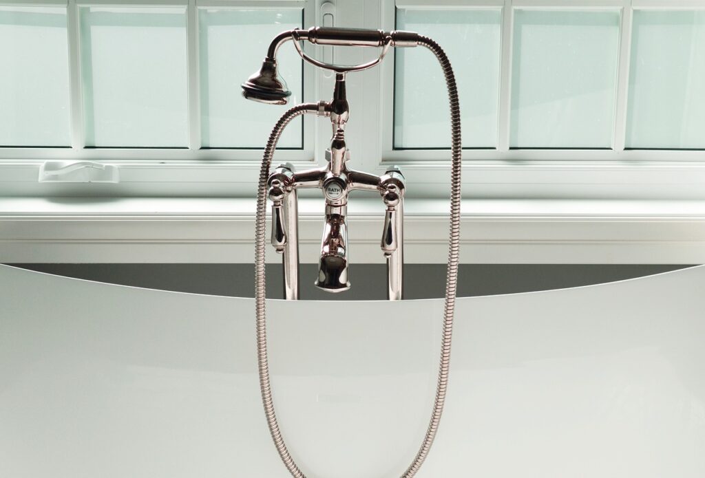 Remplacement de votre Robinetterie de Salle de Bain : Conseils et Astuces